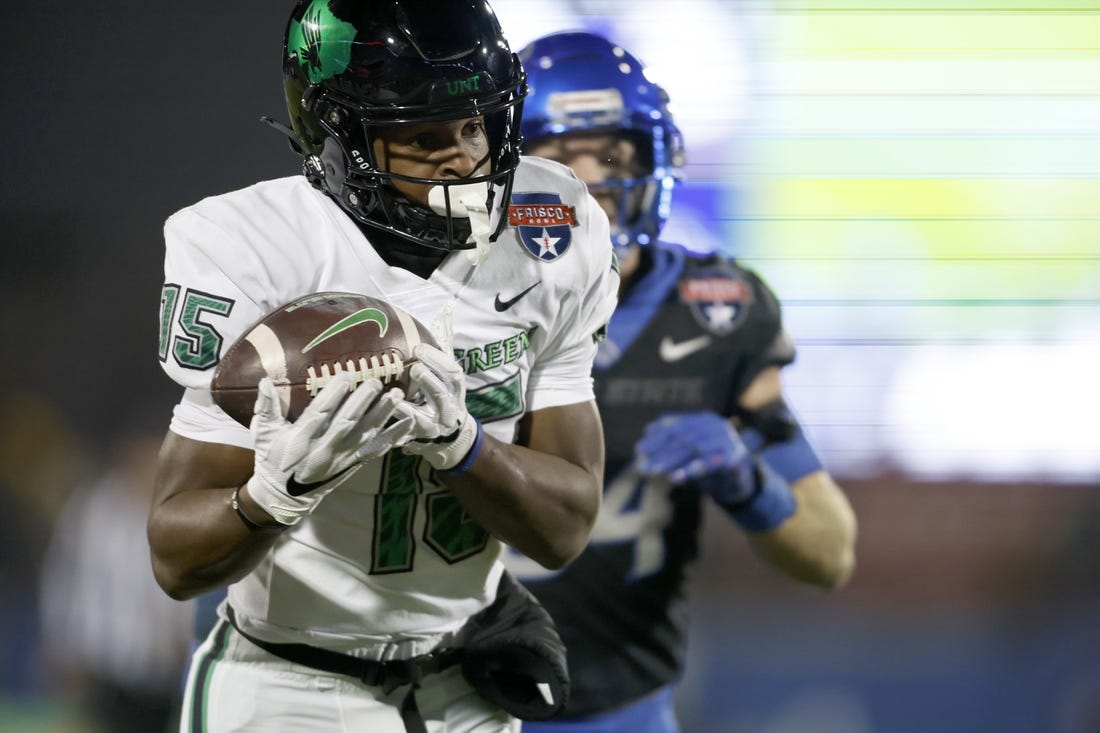 Dec 17, 2022; Frisco, Texas, USA; North Texas Mean Green wide receiver Jordan Smart (15) catches a pass against the Boise State Broncos in the first half at Toyota Stadium. Mandatory Credit: Tim Heitman-USA TODAY Sports