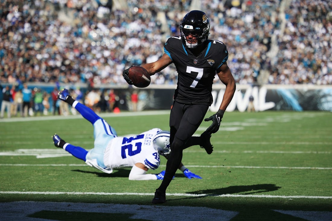 Jacksonville Jaguars wide receiver Zay Jones (7) scores a touchdown against Dallas Cowboys linebacker Anthony Barr (42) during the second quarter of a regular season NFL football matchup Sunday, Dec. 18, 2022 at TIAA Bank Field in Jacksonville. [Corey Perrine/Florida Times-Union]

Jki 121822 Cowboys Jags Cp 16