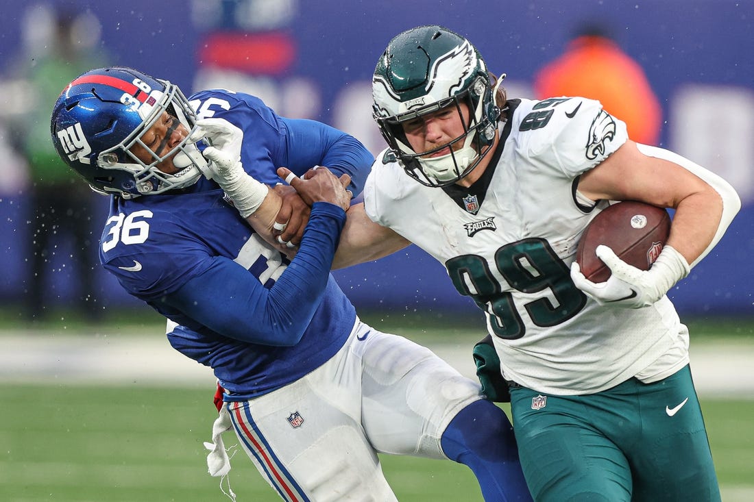 Dec 11, 2022; East Rutherford, New Jersey, USA; Philadelphia Eagles tight end Jack Stoll (89) fights off a tackle by New York Giants safety Tony Jefferson (36) during the second half at MetLife Stadium. Mandatory Credit: Vincent Carchietta-USA TODAY Sports