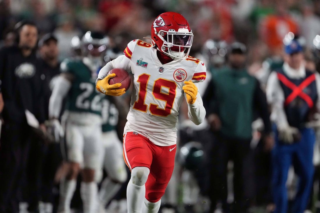 Feb 12, 2023; Glendale, Arizona, USA; Kansas City Chiefs wide receiver Kadarius Toney (19) carries the ball on a 65-yard punt return against the Philadelphia Eagles in the fourth quarter of Super Bowl 57 at State Farm Stadium. The Chiefs defeated the Eagles 38-35. Mandatory Credit: Kirby Lee-USA TODAY Sports