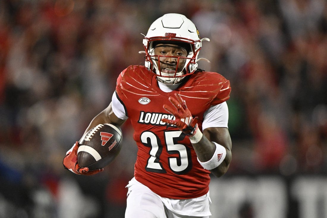 Oct 7, 2023; Louisville, Kentucky, USA;  Louisville Cardinals running back Jawhar Jordan (25) runs the ball to score a touchdown against the Notre Dame Fighting Irish during the second half at L&N Federal Credit Union Stadium. Louisville defeated Notre Dame 33-20. Mandatory Credit: Jamie Rhodes-USA TODAY Sports
