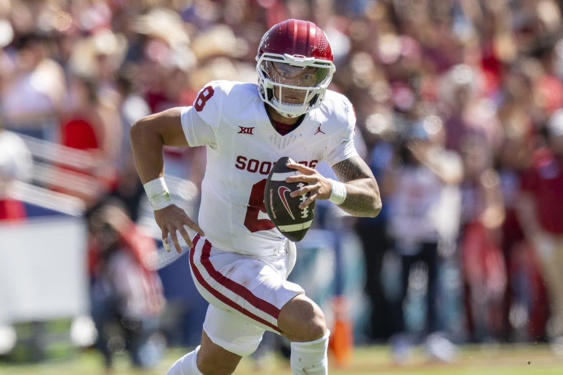 Oct 7, 2023; Dallas, Texas, USA; Oklahoma Sooners quarterback Dillon Gabriel (8) in action during the game between the Texas Longhorns and the Oklahoma Sooners at the Cotton Bowl. Mandatory Credit: Jerome Miron-USA TODAY Sports