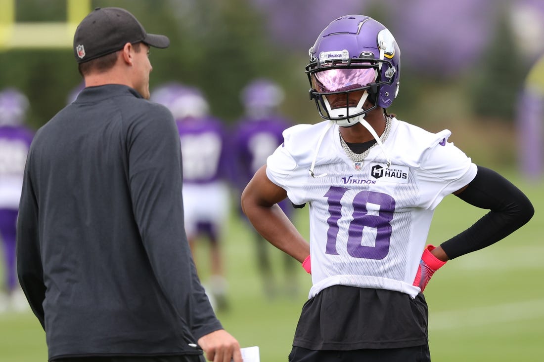 Vikings head coach Kevin O'Connell and wide receiver Justin Jefferson could be inclined to take another week to decide his status. Mandatory Credit: Matt Krohn-USA TODAY Sports