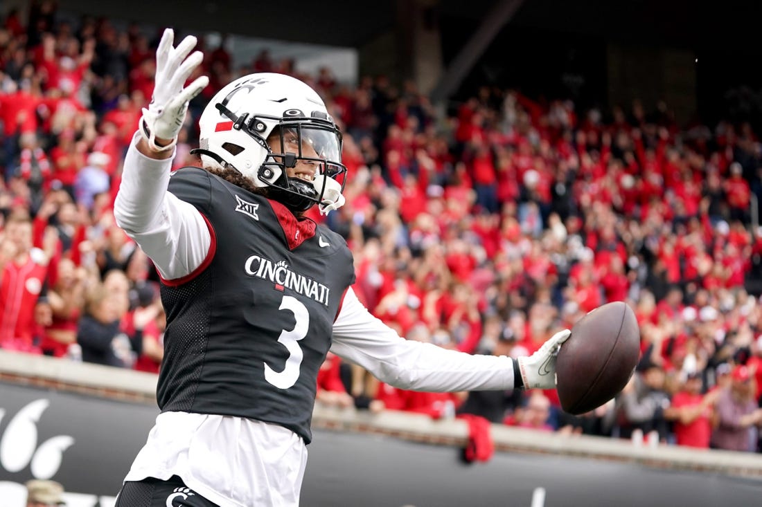 Oct 21, 2023; Cincinnati, Ohio, USA; Cincinnati Bearcats wide receiver Evan Prater (3) scores on a two-point conversion from quarterback Emory Jones (not pictured) against the Baylor Bears in the fourth quarter at Nippert Stadium. Mandatory Credit: Kareem Elgazzar-USA TODAY Sports