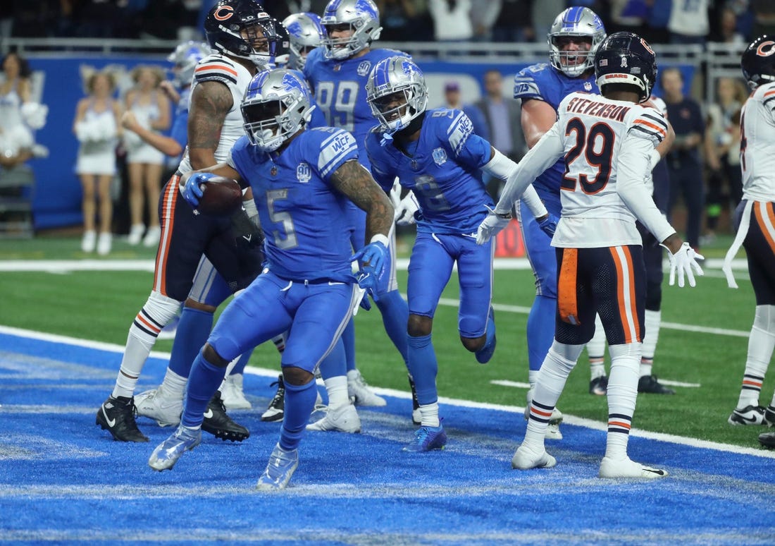 Detroit Lions running back David Montgomery scores the go-ahead 1-yard touchdown with 29 seconds left to defeat the Chicago Bears, 31-26, at Ford Field, Sunday, Nov. 19, 2023.