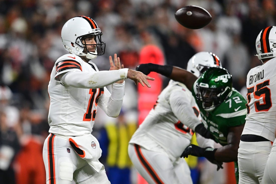 Dec 28, 2023; Cleveland, Ohio, USA; Cleveland Browns quarterback Joe Flacco (15) throws a pass against the New York Jets during the first half at Cleveland Browns Stadium. Mandatory Credit: Ken Blaze-USA TODAY Sports