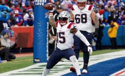 New England Patriots running back Ezekiel Elliott (15) celebrates his 6-yard touchdown run.